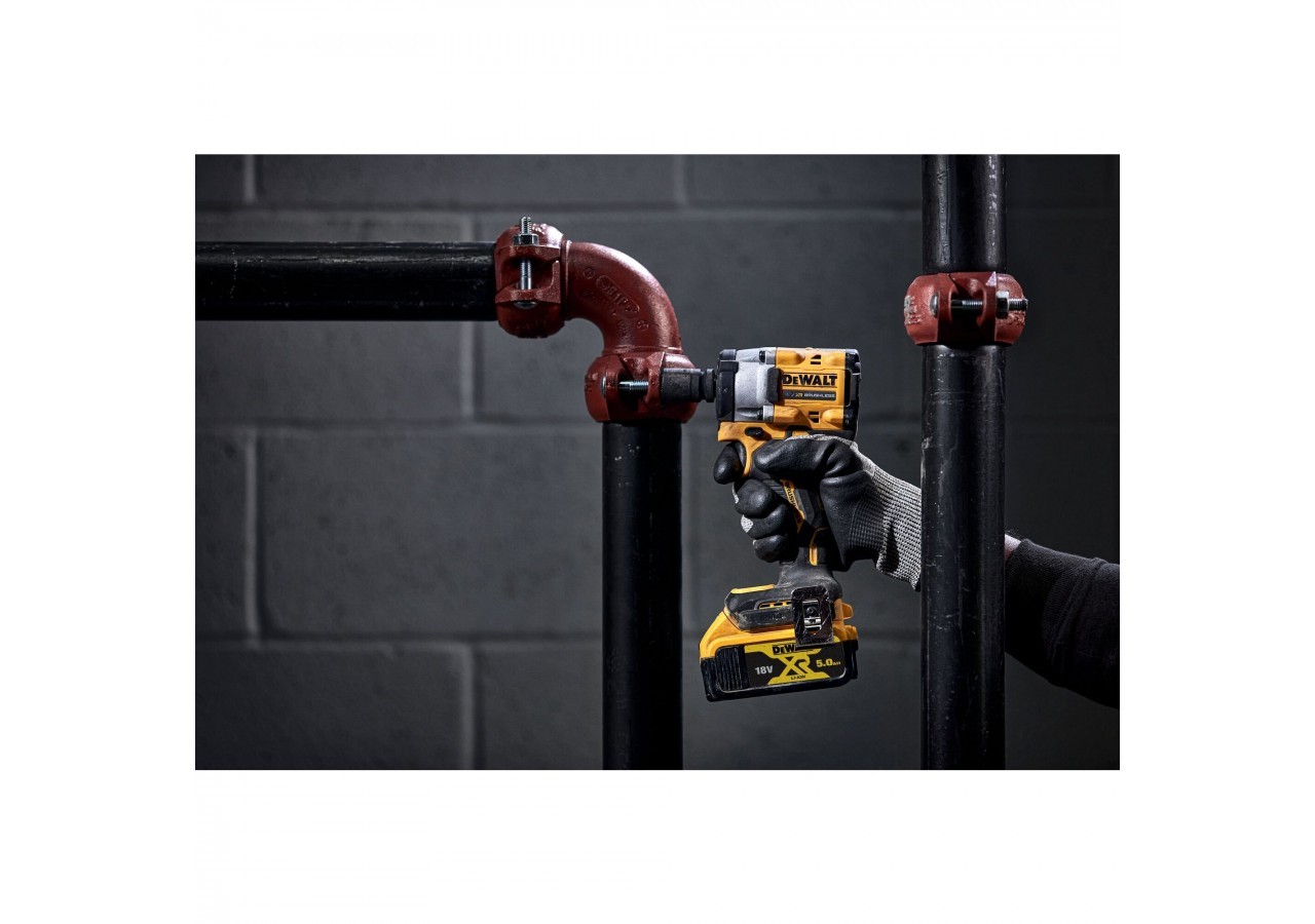 Boulonneuse à chocs 1/2'' Compacte XR 18V 5Ah Li-Ion Brushless 406 Nm - jonc de sécurité - DCF921P2T-QW - Dewalt