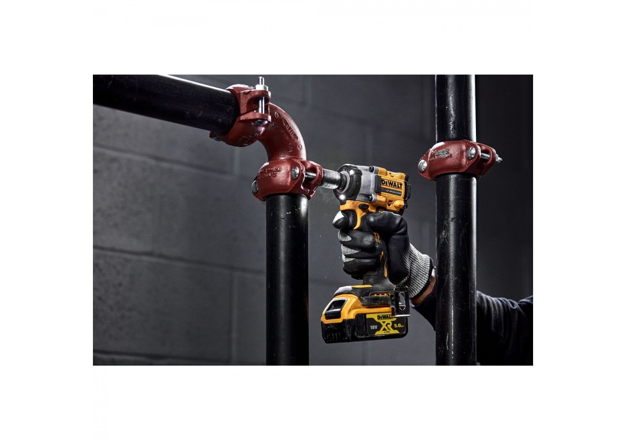 Boulonneuse à chocs 1/2'' Compacte XR 18V 5Ah Li-Ion Brushless 406 Nm - jonc de sécurité - DCF921P2T-QW - Dewalt