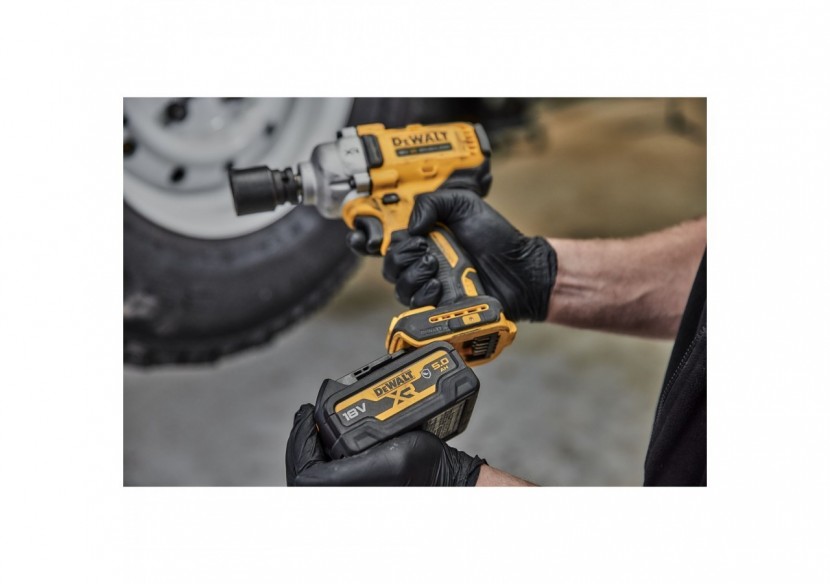 Boulonneuse à chocs 1/2‘’ XR 18V Brushless 812 Nm - jonc de sécurité - DCF891NT-XJ - Dewalt