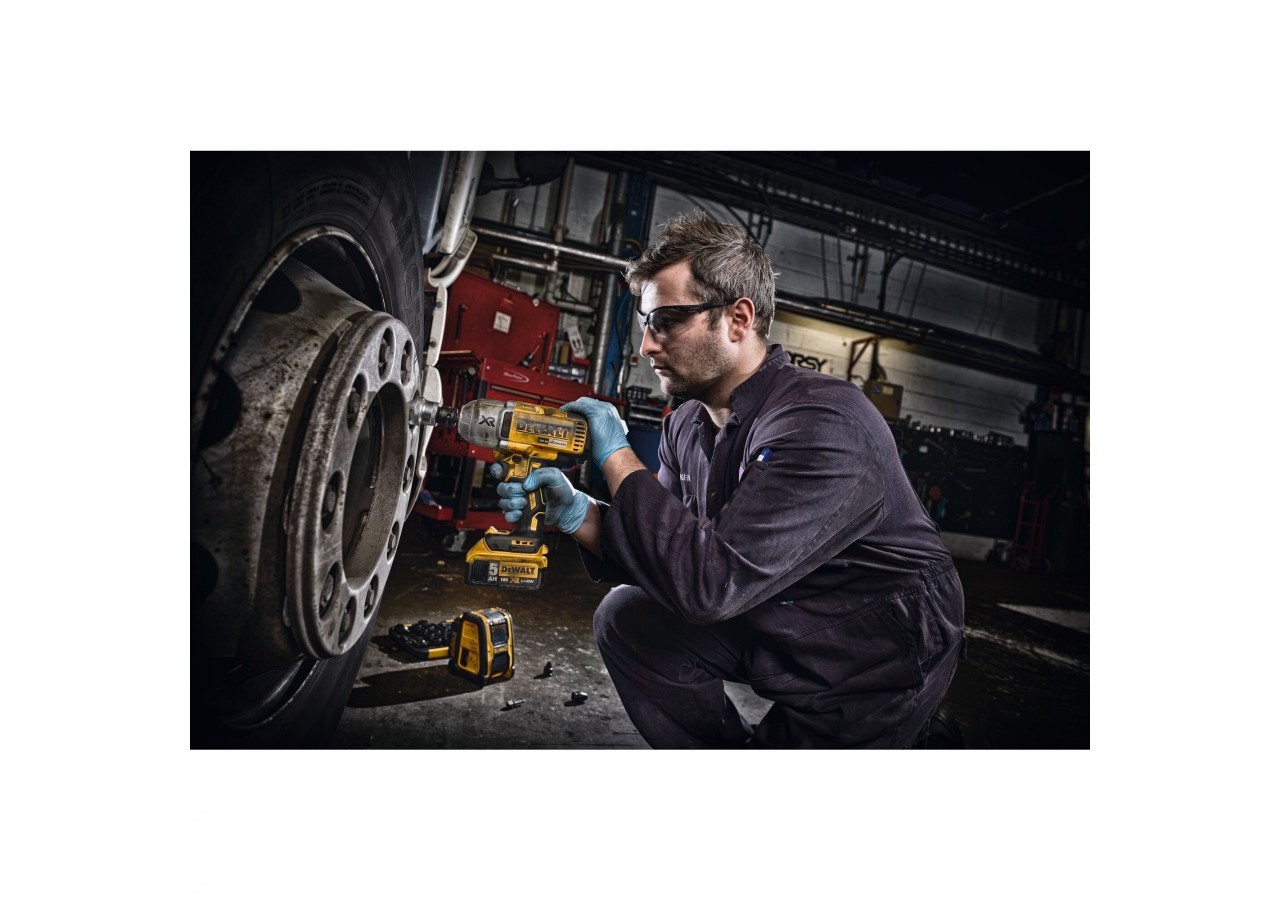 Boulonneuse à chocs 1/2'' XR 18V 5Ah Li-Ion Brushless 950 Nm - DCF899P2-QW - Dewalt