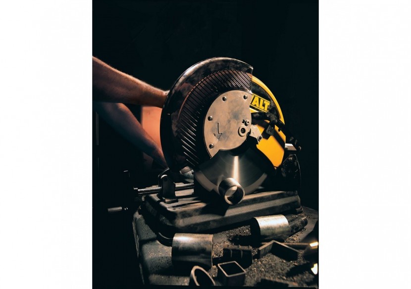 Tronçonneuse à lame 2200W 355 mm - lame dents carbure - DW872-QS - Dewalt