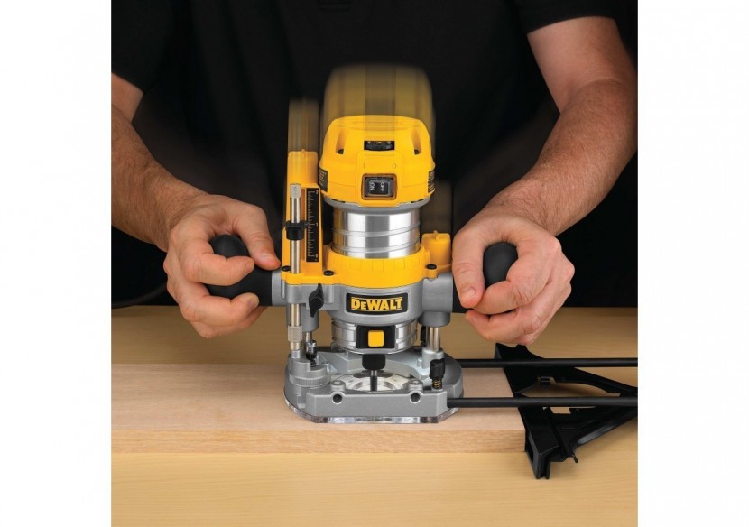 Défonceuse 900W 6-8 mm - D26203-QS - Dewalt
