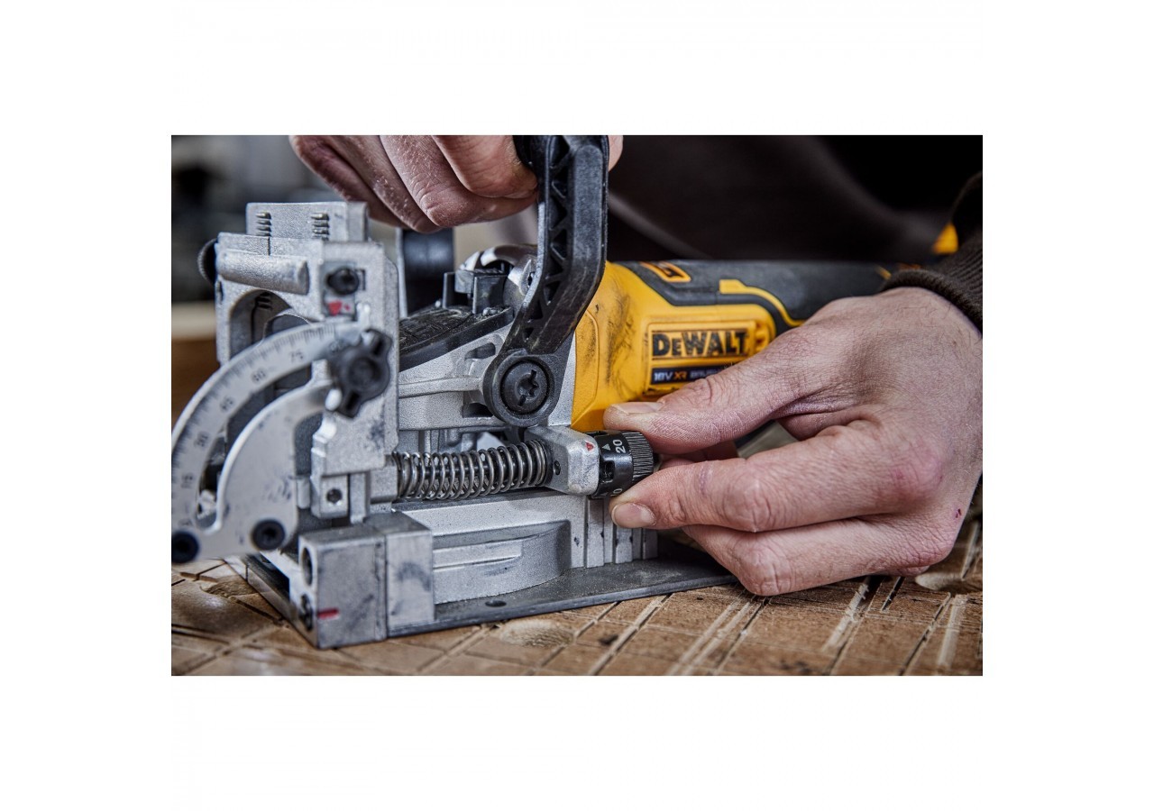 Fraiseuse à lamelles XR 18V 5Ah Li-Ion Brushless - DCW682P2-QW - Dewalt