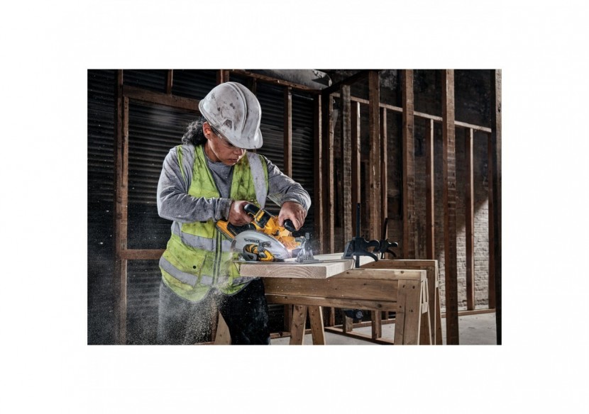 Scie circulaire XR 18V ADVANTAGE 5Ah Li-Ion Brushless 190 mm - POWERSTACK - DCS573H2T-QW - Dewalt