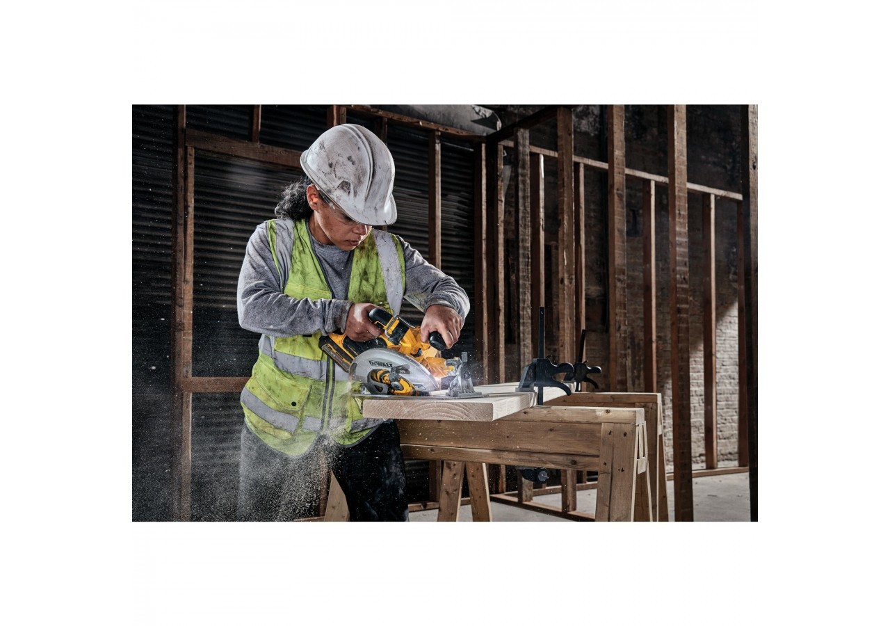 Scie circulaire XR 18V ADVANTAGE 6Ah Li-Ion Brushless 190 mm - DCS573T1-QW - Dewalt