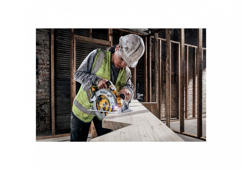 Scie circulaire XR 18V ADVANTAGE 6Ah Li-Ion Brushless 190 mm - DCS573T1-QW - Dewalt