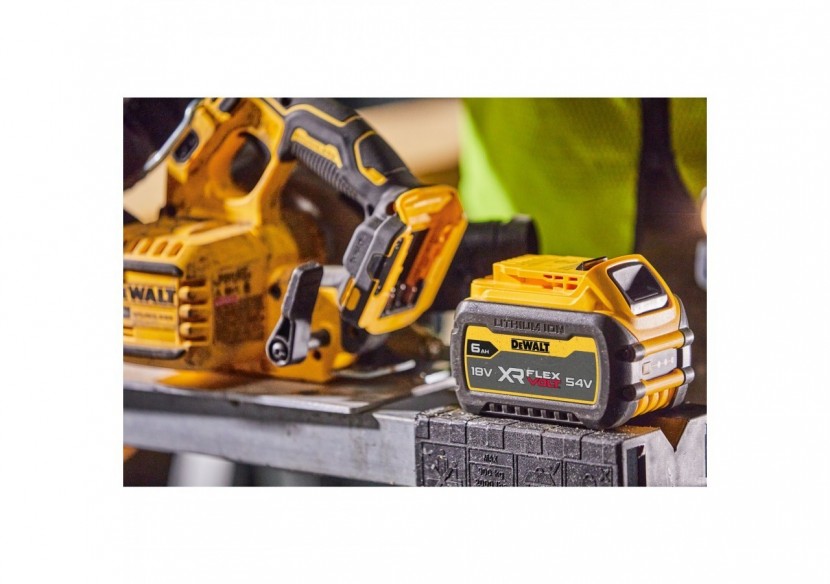 Scie circulaire XR 18V ADVANTAGE 6Ah Li-Ion Brushless 190 mm - DCS573T1-QW - Dewalt