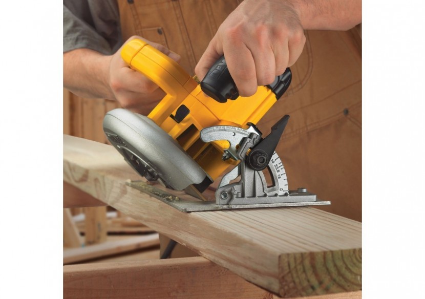 Scie circulaire 1600W 190 mm - DWE575K-QS - Dewalt