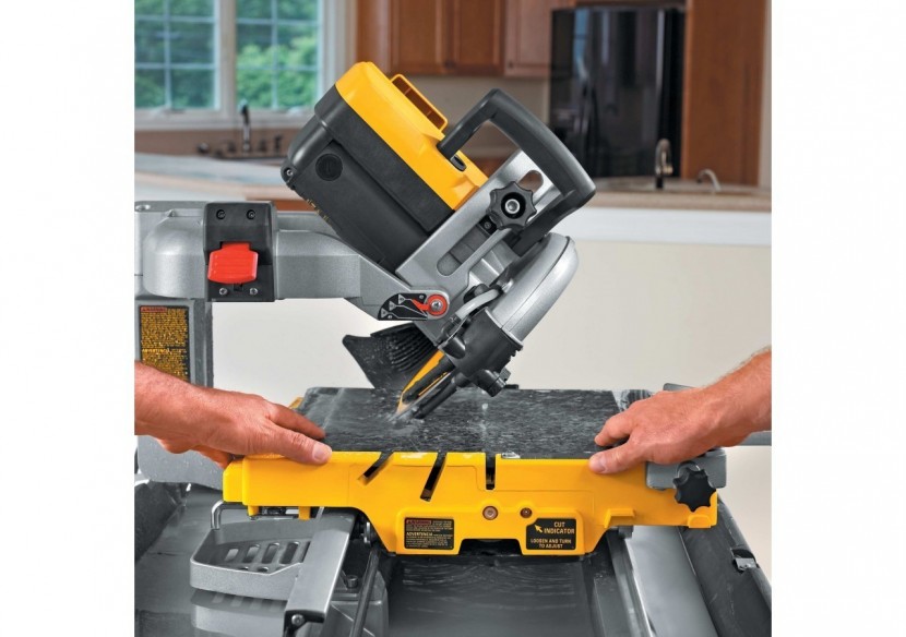 Scie à matériaux 1600W 250 mm - D24000-QS - Dewalt