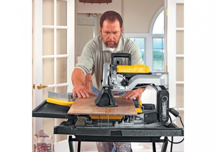 Scie à matériaux 1600W 250 mm - D24000-QS - Dewalt