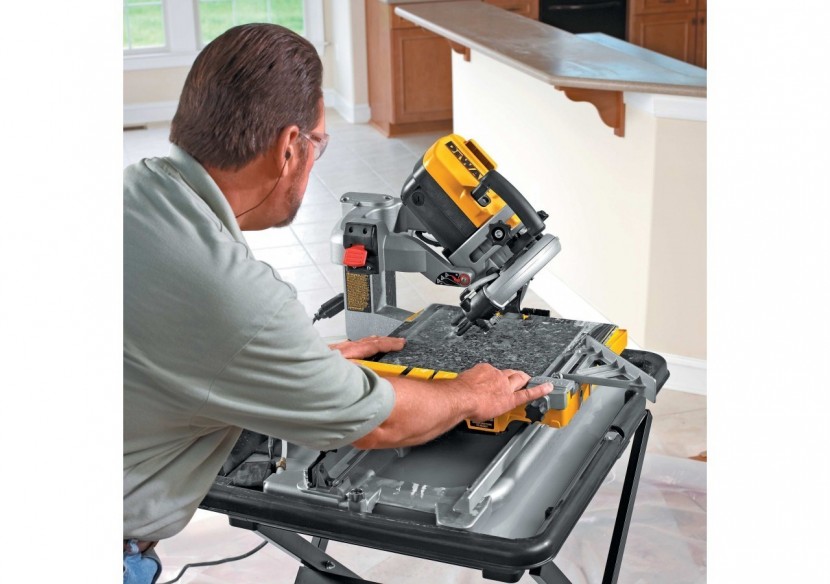 Scie à matériaux 1600W 250 mm - D24000-QS - Dewalt