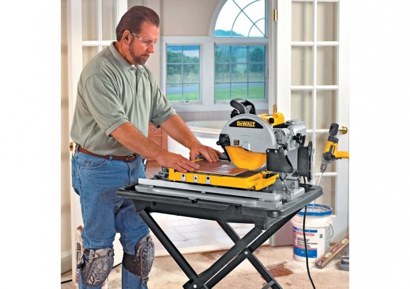 Scie à matériaux 1600W 250 mm - D24000-QS - Dewalt