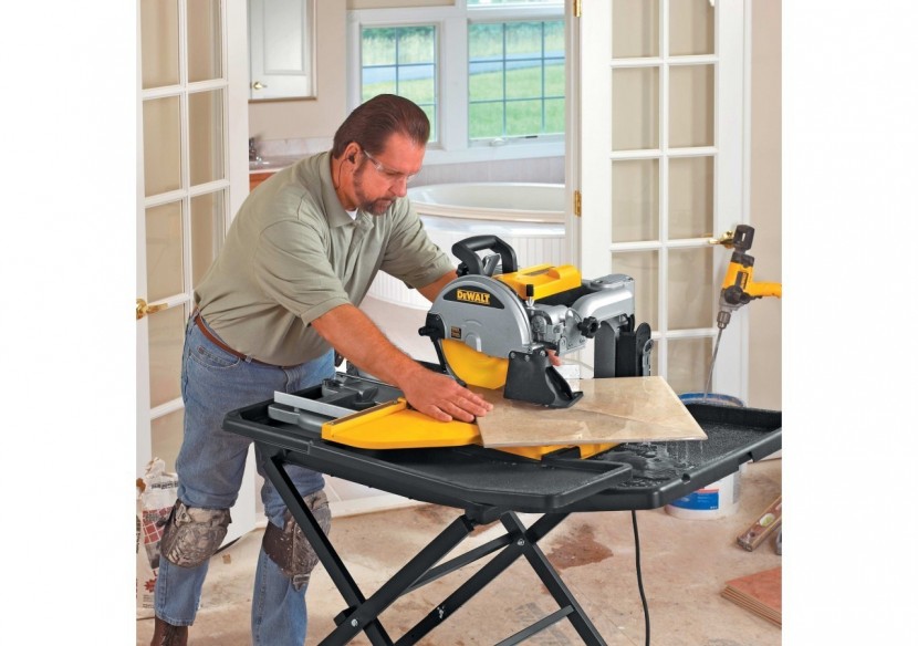 Scie à matériaux 1600W 250 mm - D24000-QS - Dewalt