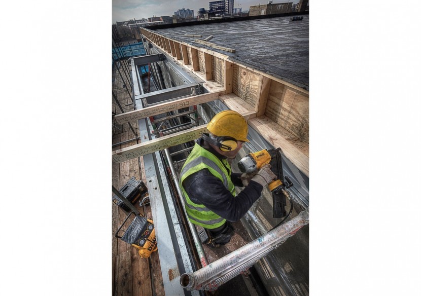 Cloueur pneumatique de charpente à bande - DPN9033-XJ - Dewalt Cloueur pneumatique de charpente à bande - DPN9033-XJ - Dewalt
