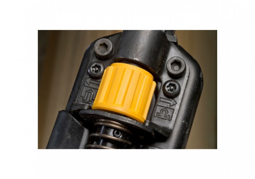 Cloueur de sabot de charpente XR 18V Brushless - DCN693N-XJ - Dewalt Cloueur de sabot de charpente XR 18V Brushless - DCN693N-XJ - Dewalt