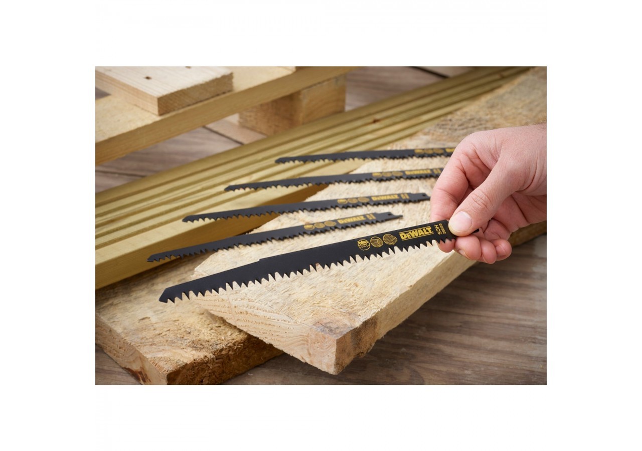 Lame de scie sabre HCS pour la coupe du bois 240mm - DT2352-QZ - Dewalt