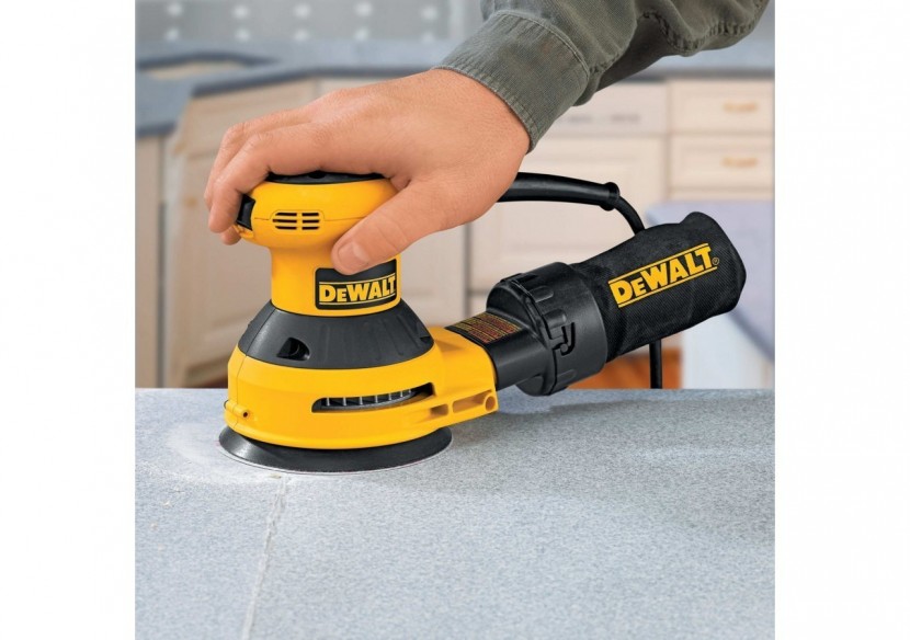 Disque abrasif velcro pour ponceuses excentriques grain 120 - 8 perforations ø 125mm - DT3115-QZ - Dewalt Disque abrasif velcro pour ponceuses excentriques grain 120 - 8 perforations ø 125mm - DT3115-QZ - Dewalt