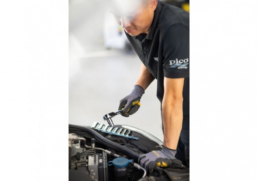 CLIQUET 72 DENTS - 1/4" + 10 DOUILLES – 11 PCS - STMT82666-0 - Stanley