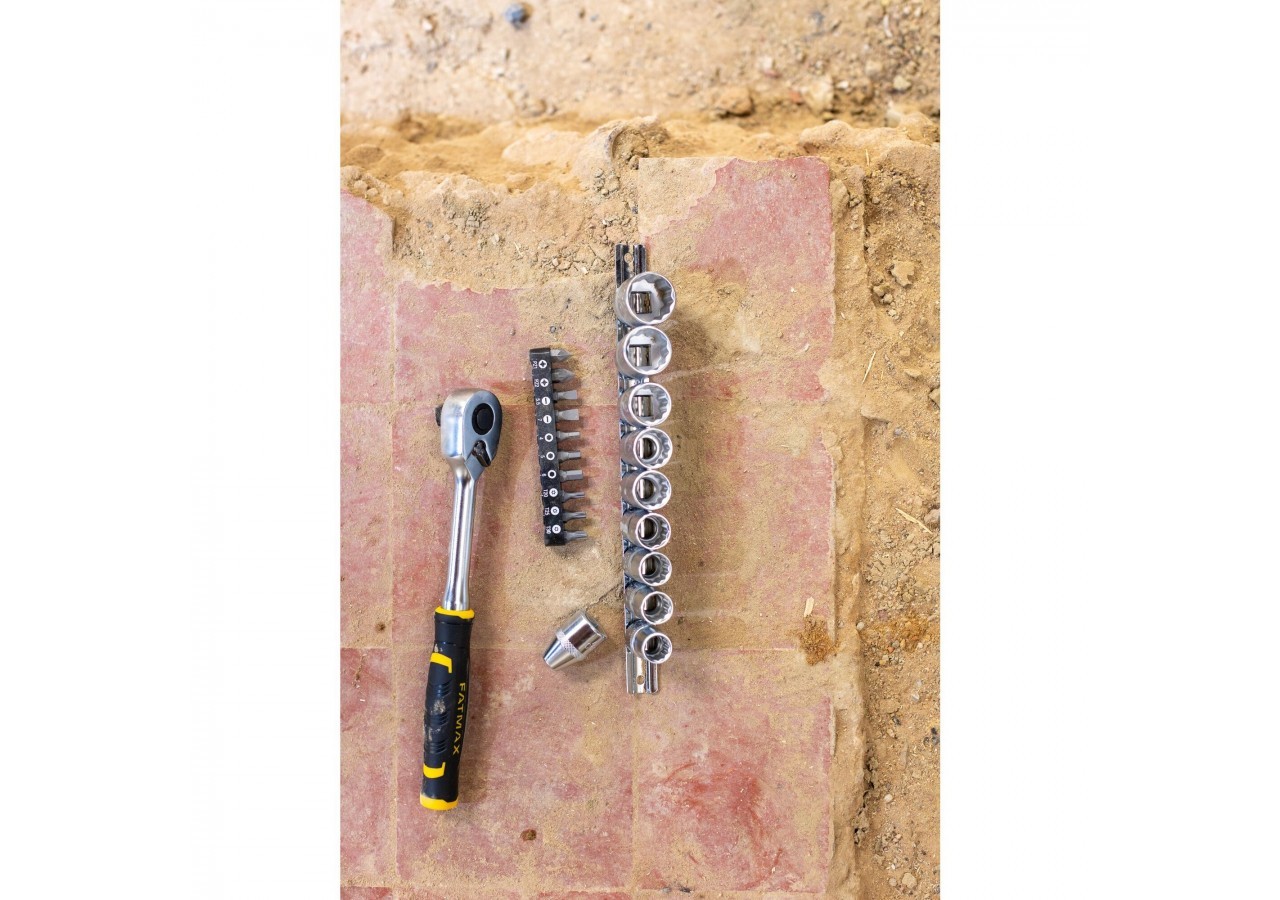 CLIQUET 120 DENTS ¼’’ FATMAX + 10 DOUILLES + 10 EMBOUTS + PORTE- EMBOUT – 22 PCS - FMMT82679-0 - Stanley