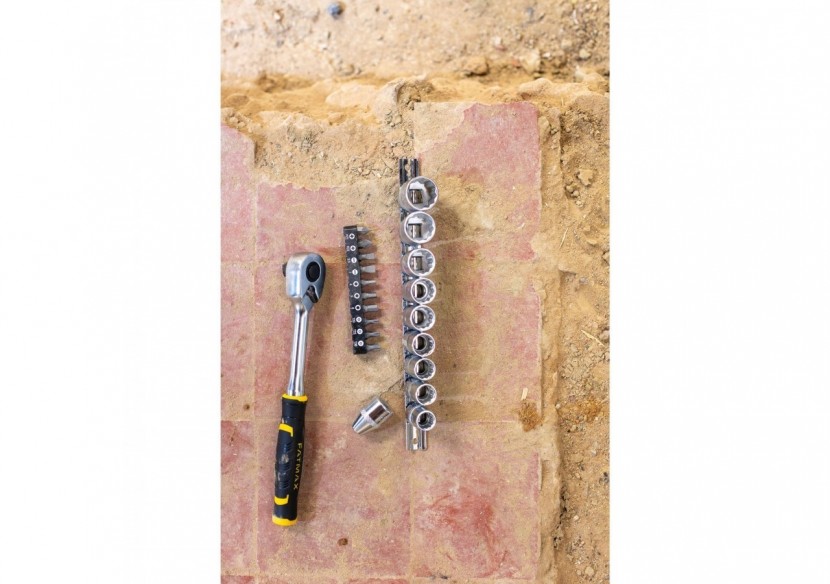 CLIQUET 120 DENTS ¼’’ FATMAX + 10 DOUILLES + 10 EMBOUTS + PORTE- EMBOUT – 22 PCS - FMMT82679-0 - Stanley