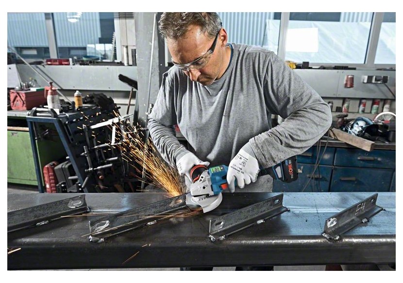 Meuleuse GWS 18V-15 SC 2x 5,5Ah ProCORE18V + GAL 1880 CV L-Boxx - 06019H6102 - Bosch