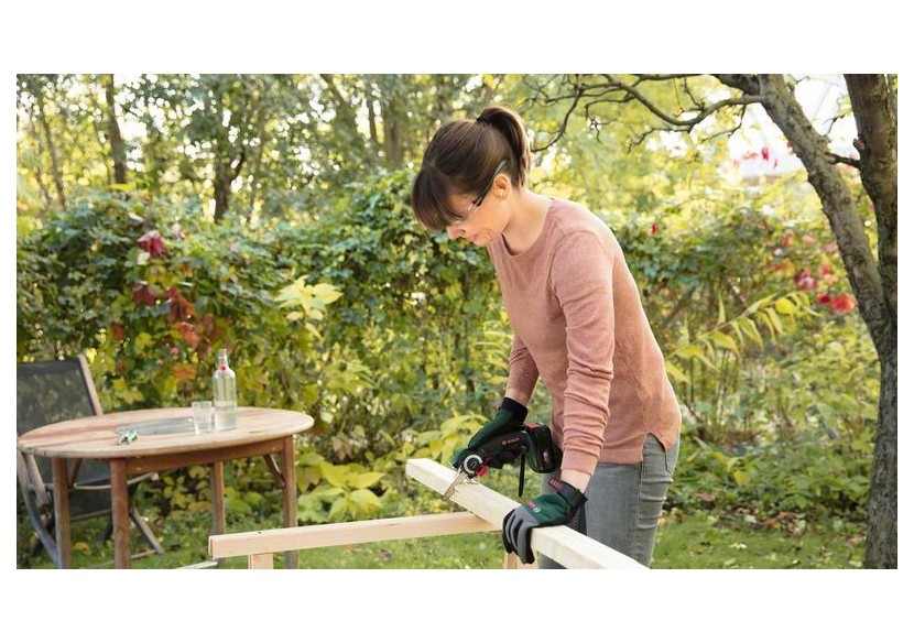 Scie sans-fil à lame NanoBlade AdvancedCut 18V avec une batterie 2,5Ah - 06033D5101 - Bosch