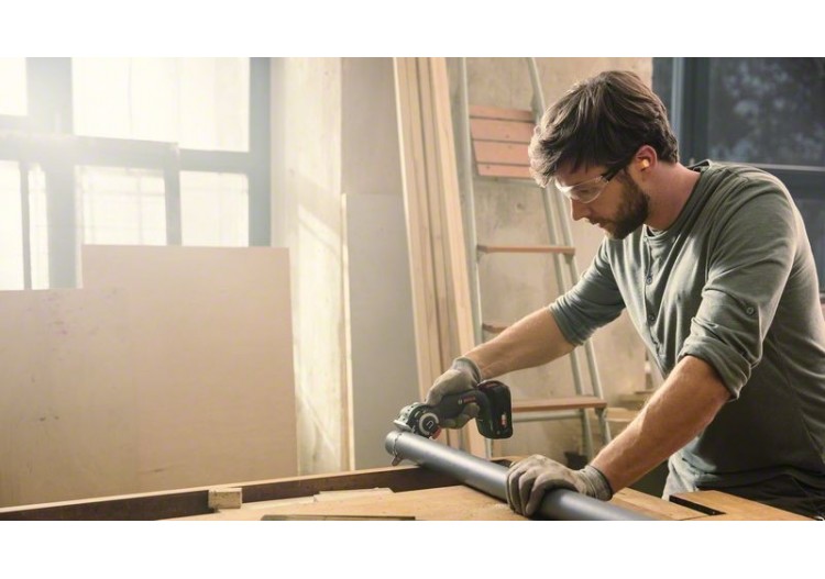 Scie sans-fil à lame NanoBlade AdvancedCut 18V avec une batterie 2,5Ah - 06033D5101 - Bosch 2