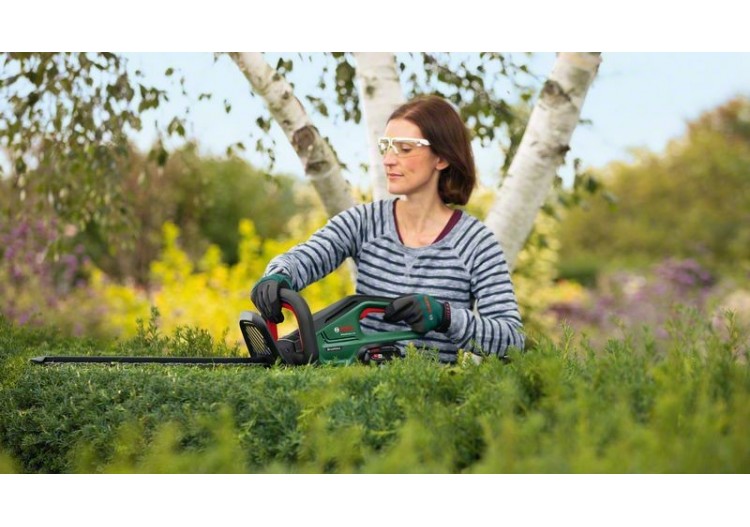 Taille-haies sans fil 18V UniversalHedgeCut 18V-50 - avec 1 batterie 2,5Ah - 0600849K01 - Bosch