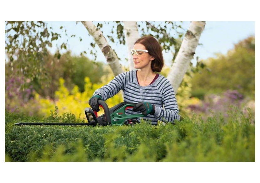 Taille-haies sans fil 18V UniversalHedgeCut 18V-50 - avec 1 batterie 2,5Ah - 0600849K01 - Bosch