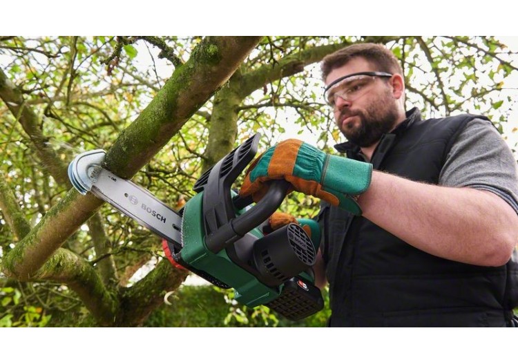 Tronçonneuse à chaîne sans fil UniversalChain 18V - 1 batterie 2,5Ah - 06008B8000 - Bosch 2