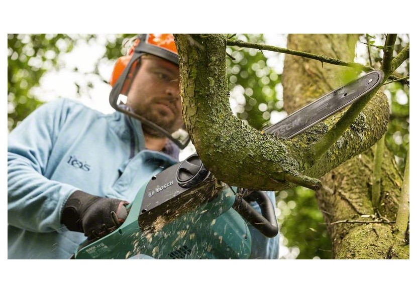 Tronçonneuse UniversalChain 40 filaire - 06008B8402 - Bosch