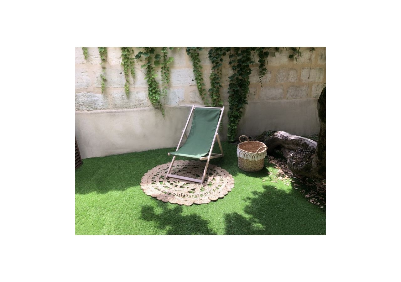 Chilienne amovible BERDEA en bois d'hêtre FSC coloris vert avocat