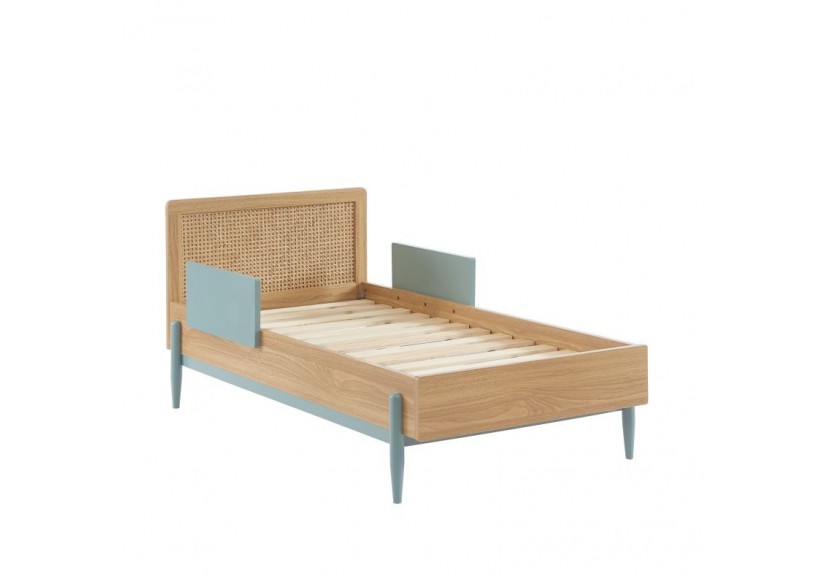 Lit enfant PABLO bleu et cannage rotin 70x140 sommier inclus