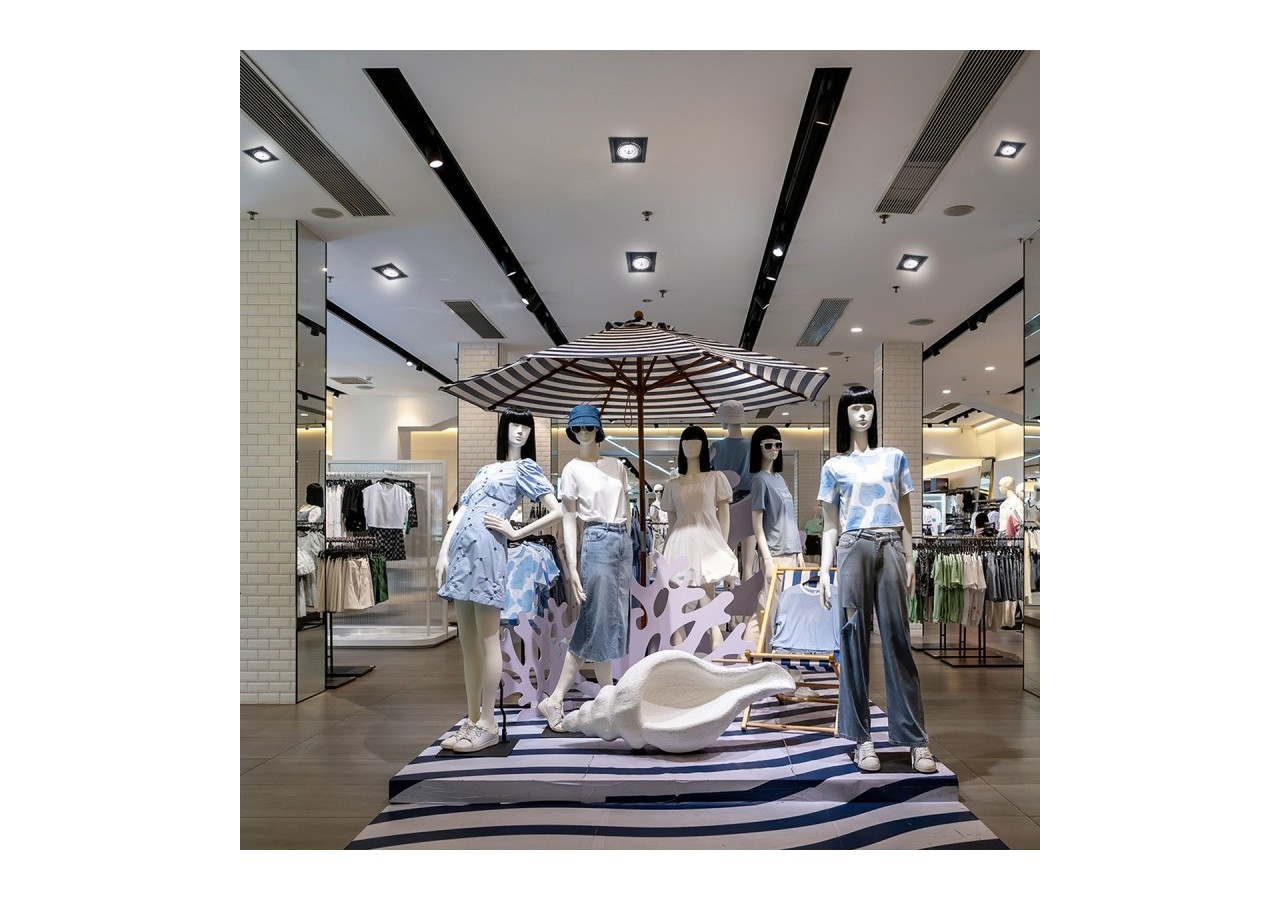 Collerette carrée en polycarbonate pour ampoule QR111 ou AR111-Coupe 155 x 155 mm - B1016-N - Barcelona LED