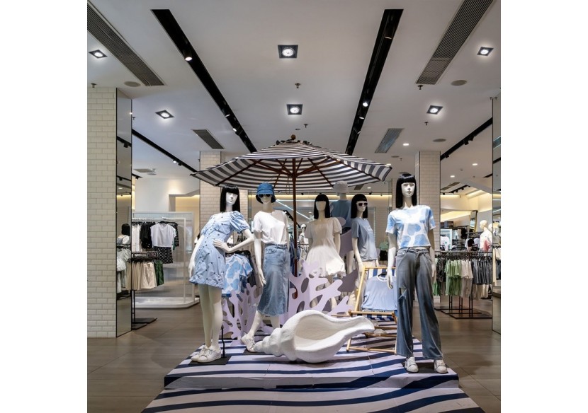 Collerette carrée en polycarbonate pour ampoule QR111 ou AR111-Coupe 155 x 155 mm - B1016-N - Barcelona LED