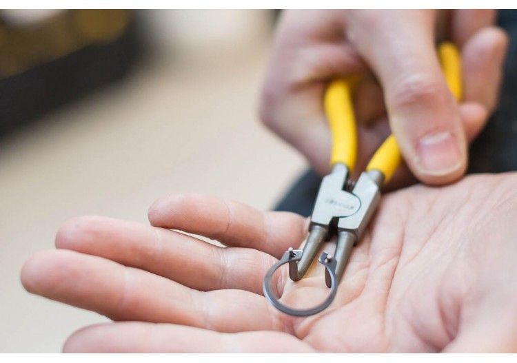 Pince Circlips Exterieurs A Becs Coudes 140Mm  - Stanley : Confort'Mat