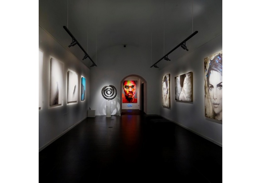 Projecteur faisceau ajustable sur rail magnétique 48V-10W-20 degrés -35 degrés - PMC-SHAP-SDIM-N-BC - Barcelona LED