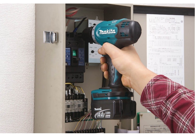 Perceuse visseuse 14,4 V Li-Ion 3 Ah usage occasionnel - Makita : Confort'Mat