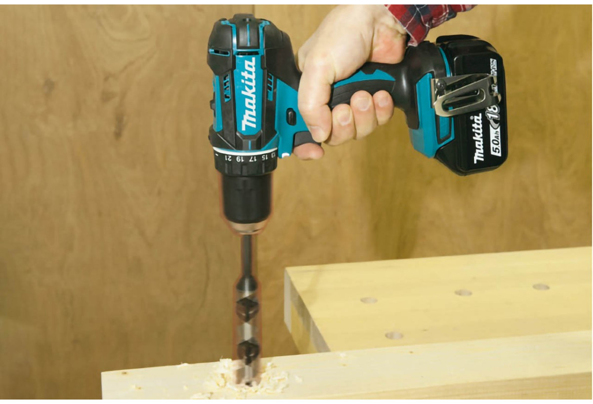 Perceuse visseuse 18 V Li-Ion 4 Ah usage quotidien - Makita : Confort'Mat