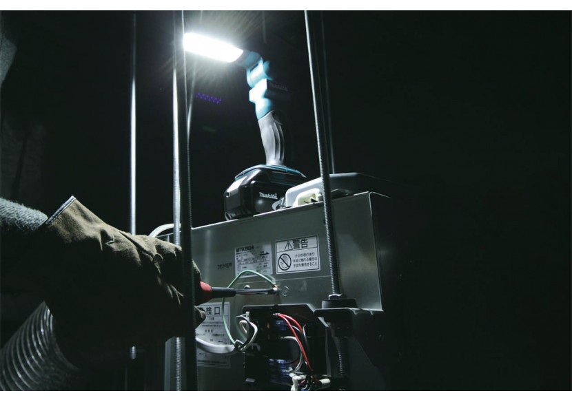 Lampe à tête inclinable LED 12 x 0,5 W - Makita : Confort'Mat