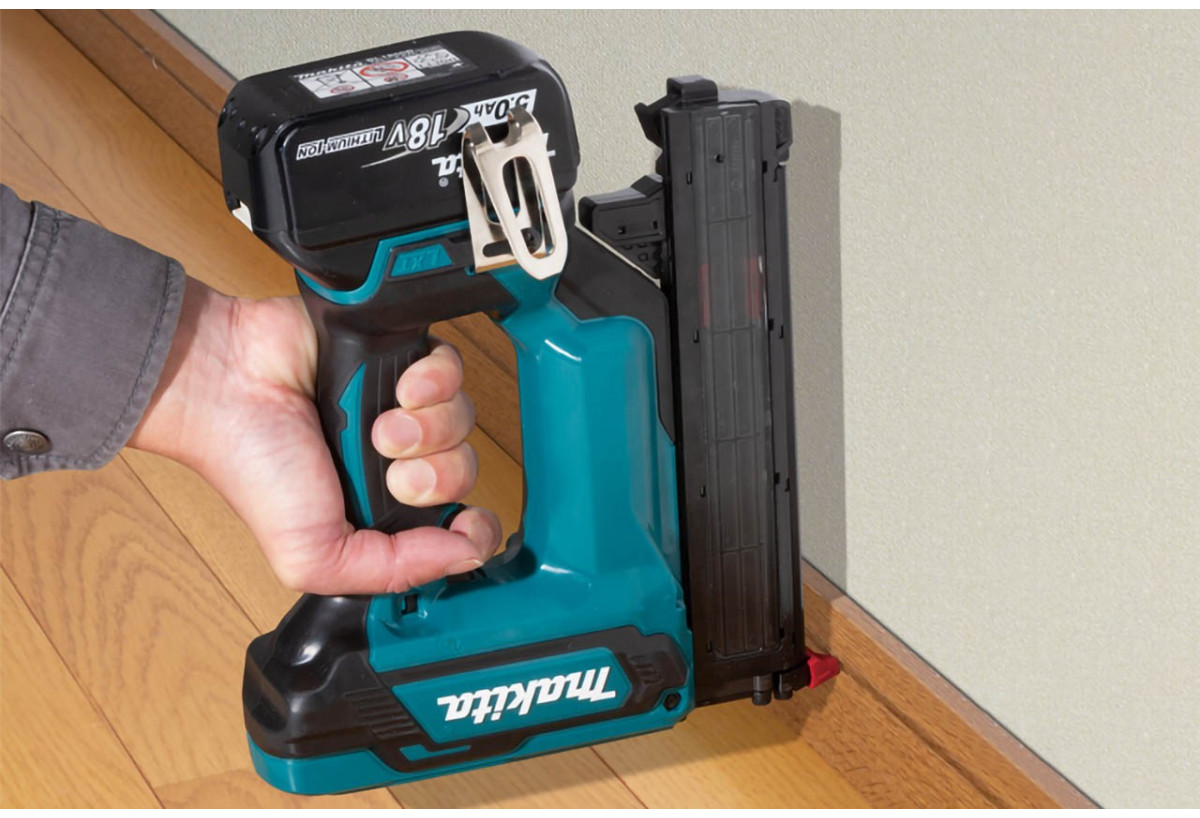 Cloueur 18 V Li-Ion 5 Ah faible recul - Makita : Confort'Mat
