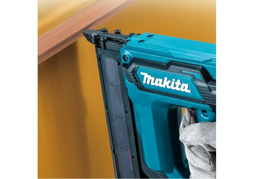 Cloueur 18 V Li-Ion 5 Ah faible recul - Makita : Confort'Mat