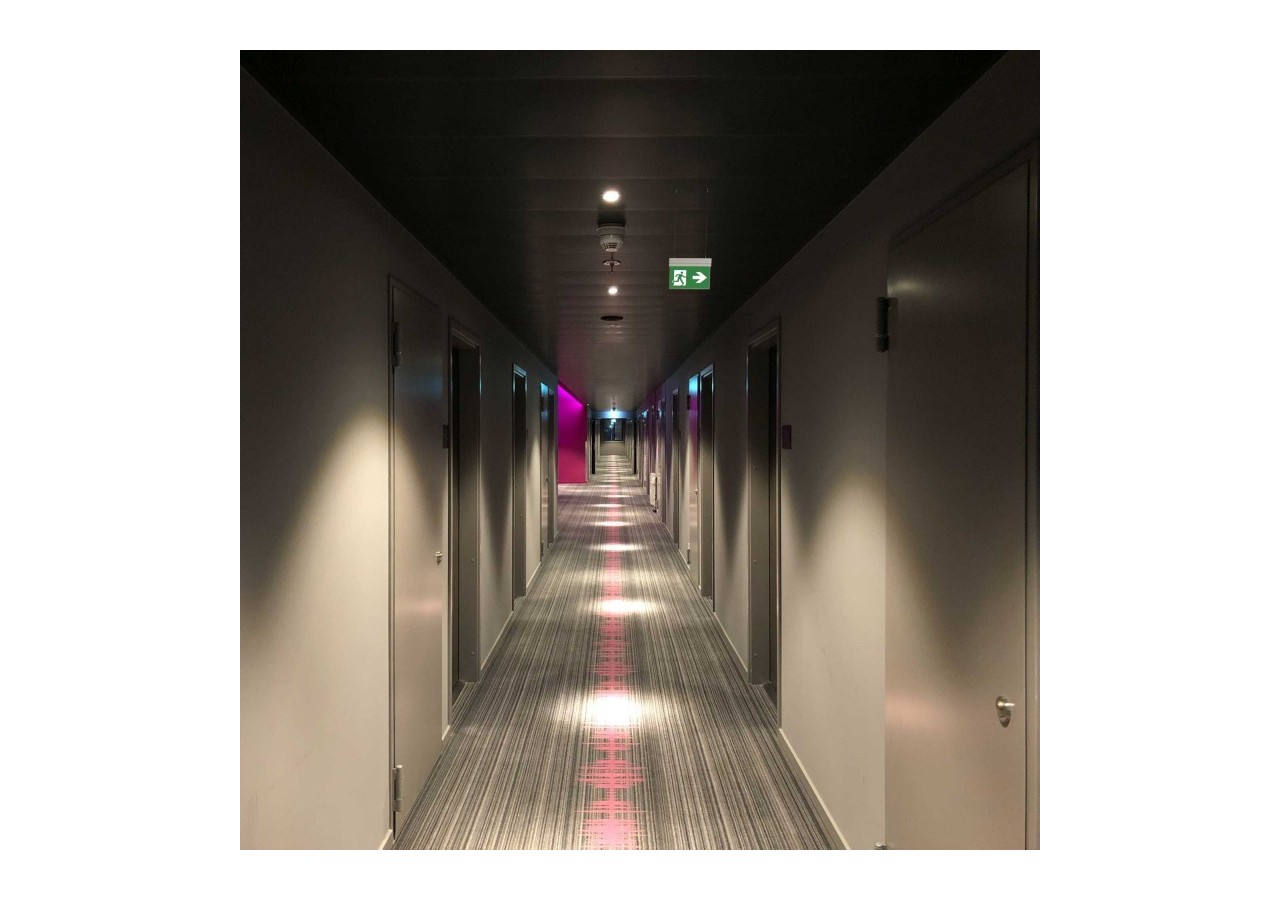 Bloc autonome d'éclairage de sécurité avec pictogramme "SORTIE LATÉRALE"-Suspension - K-B1062-SIDEARROWS - Barcelona LED