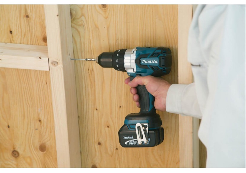 Perceuse visseuse à percussion 18 V Li-Ion 5 Ah expert - Makita : Confort'Mat