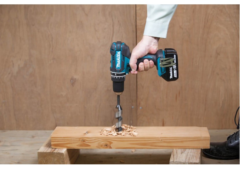 Perceuse visseuse à percussion 18 V Li-Ion 4 Ah usage quotidien - Makita : Confort'Mat