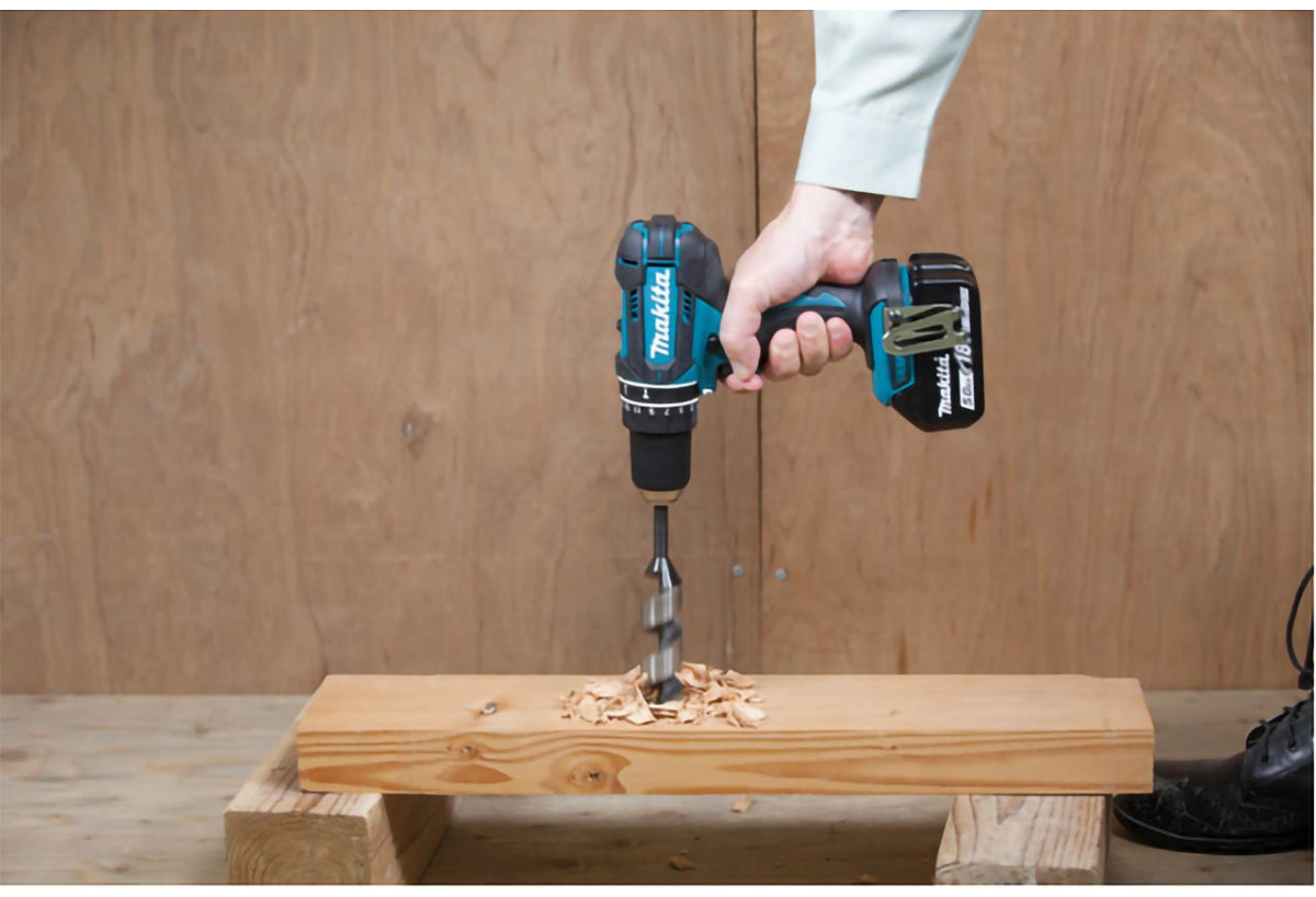 Perceuse visseuse à percussion 18 V Li-Ion 5 Ah usage quotidien - Makita : Confort'Mat