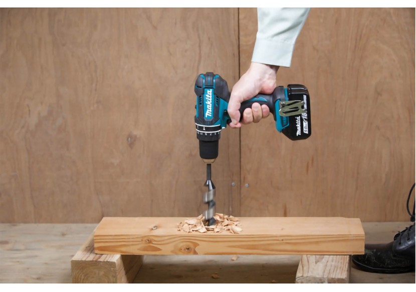 Perceuse visseuse à percussion 18 V Li-Ion 5 Ah usage quotidien - Makita : Confort'Mat