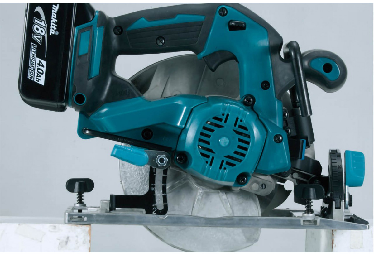 Scies circulaires bois 18 V Li-Ion 5 Ah - Makita : Confort'Mat