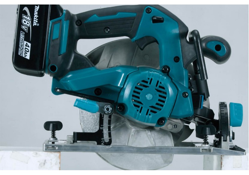 Scies circulaires bois 18 V Li-Ion 5 Ah - Makita : Confort'Mat