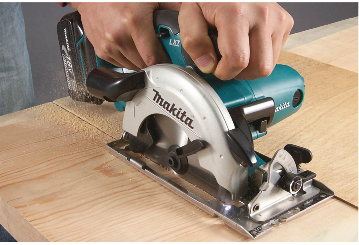 Scies circulaires bois 18 V Li-Ion 4 Ah - Makita : Confort'Mat